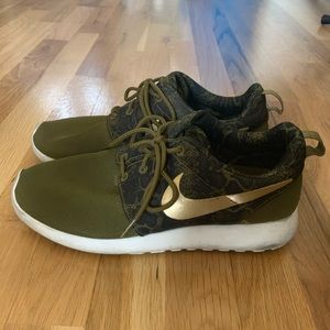 Nike Rosche Army Green + Snakeskin Print